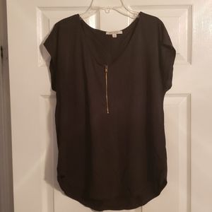 Black casual tee